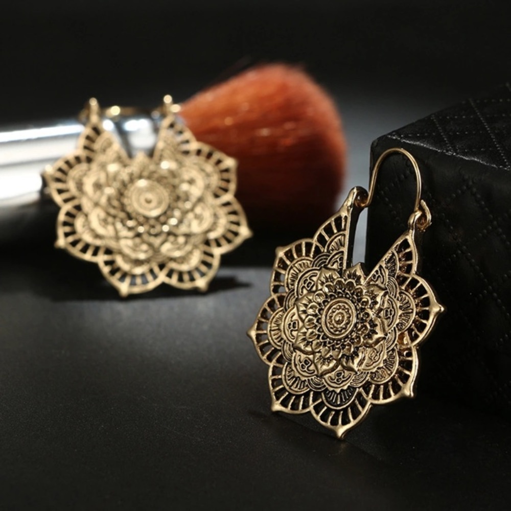 🎁 2/$24 “Claire” Gold Boho Earrings 🎁 - Picture 4 of 6
